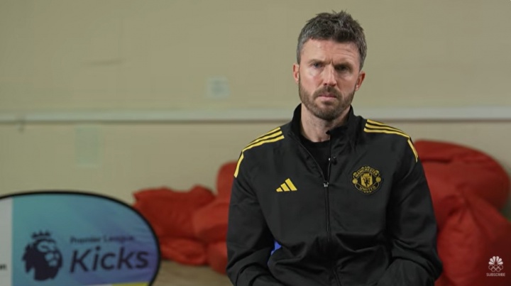 J9九游会官方网站-卡里克：处理压力是梅努真正的天赋 信任青训是曼联的重要部分